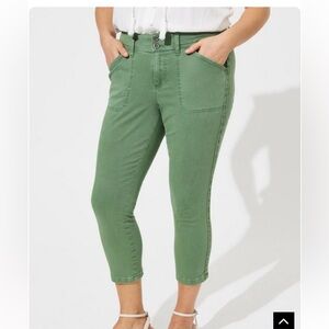 Crop aviator skinny stretch twill. Mid rise